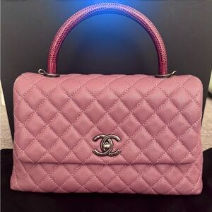 CHANEL Coco Handle in deep mauve caviar (medium)